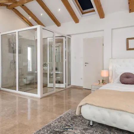 Villa Infinity